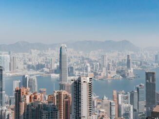 Hang Seng, China Stocks Soar as Beijing Pledges Support Amid Equity Rout